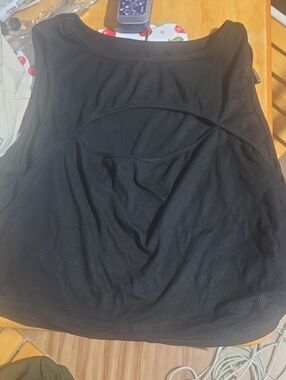 Black Women's Ribbed Tank Top - Sleek Everyday Essential